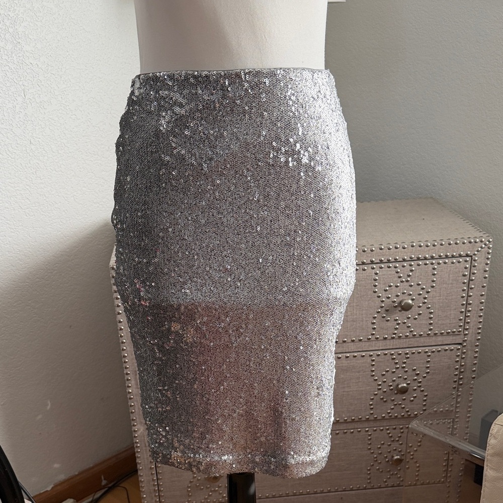 White House black Market Silver Sequin Skirt 0